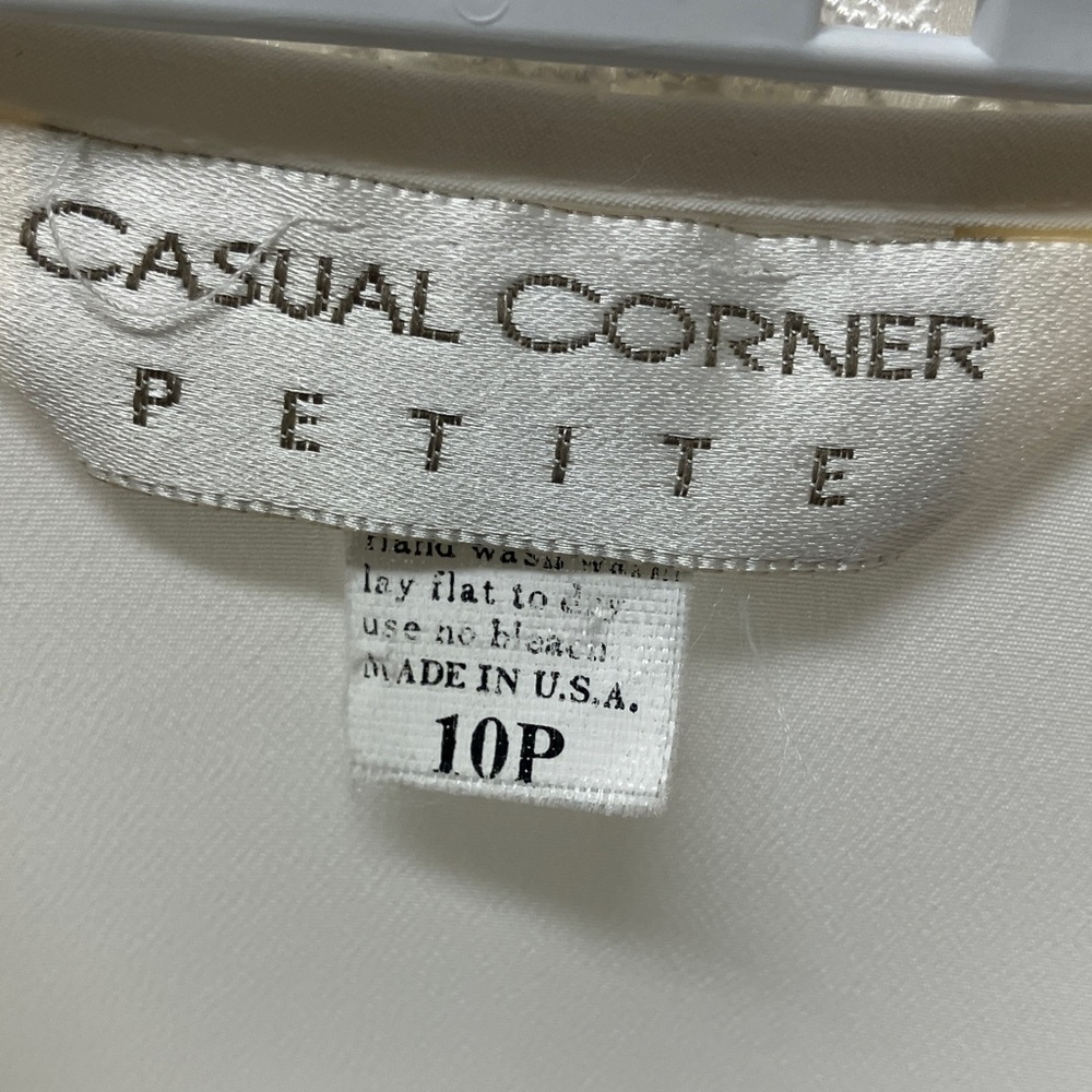Vintage Casual Corner blouse with lace Peter Pan collar, neutral, petite size 10 - Picture 11 of 11